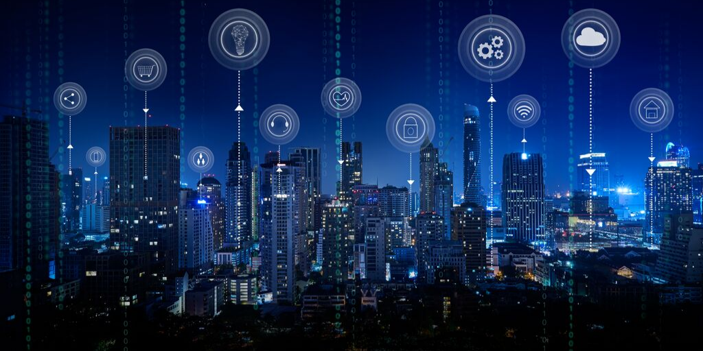 The importance and Impact of 5G  to make a "Smart City"