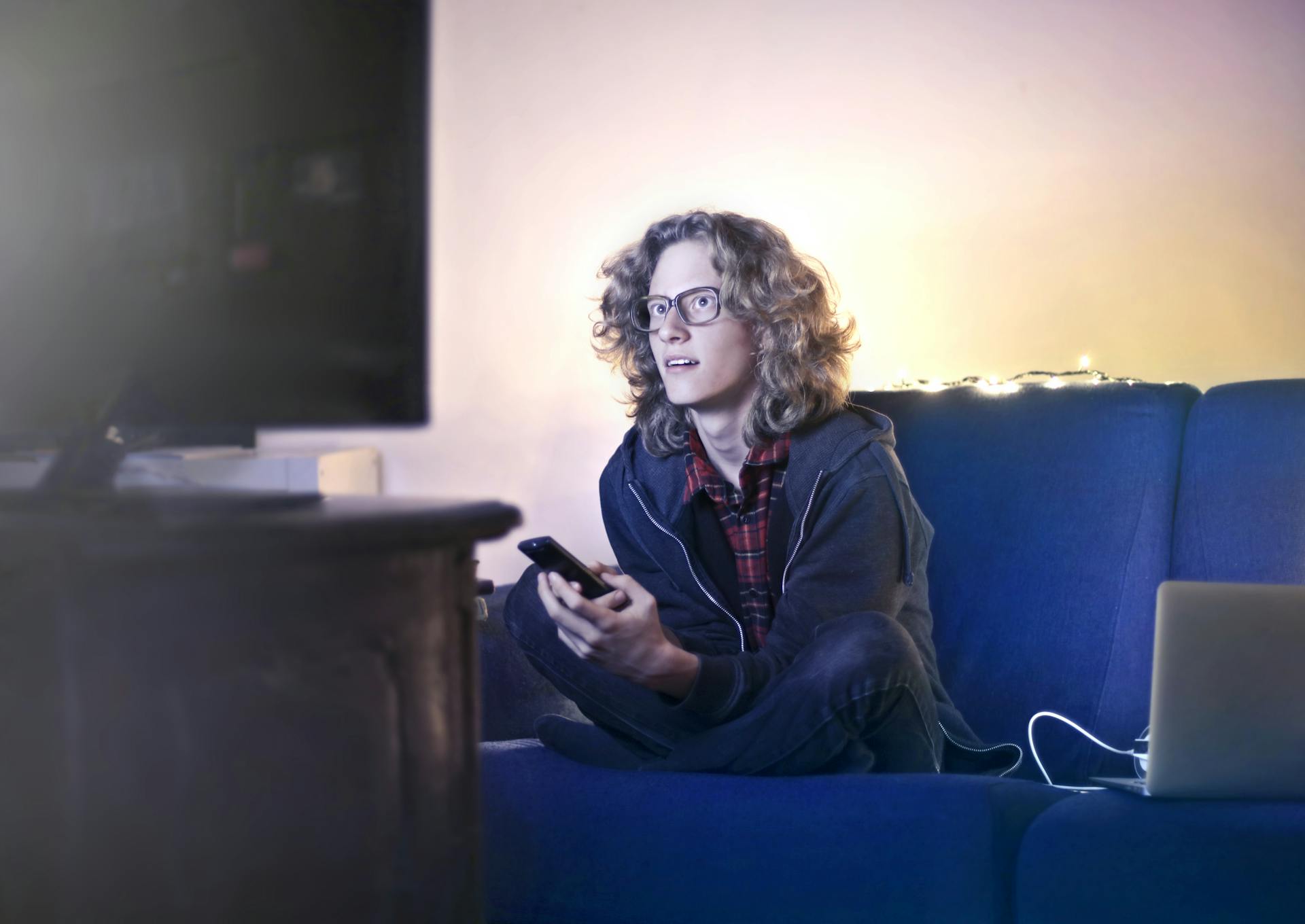 How to Bundle Internet, Phone, and TV Services for the Best Deal