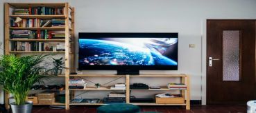 What Is the Difference Between IPTV and Satellite TV/Cable TV